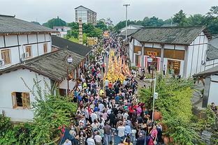 马杜埃凯本场数据：1粒进球，3次关键传球，5次抢断，评分8.2分